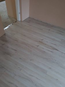 Laminált-parketta-lerakás.jpg