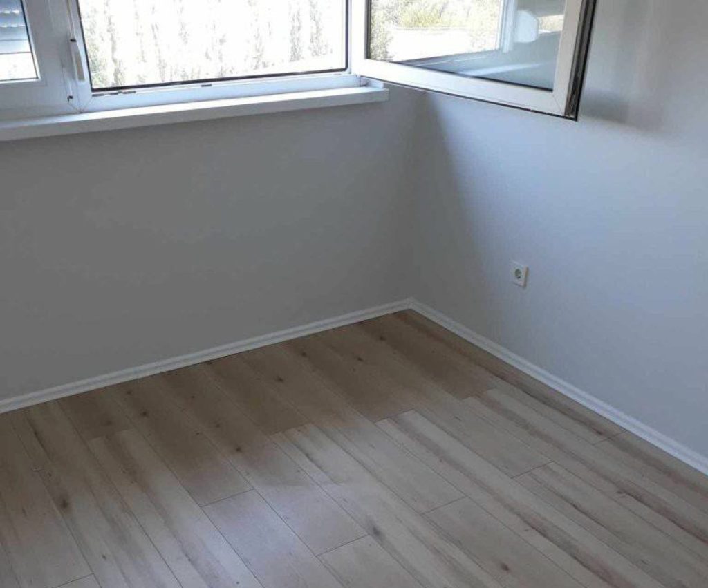 Laminalt-parketta-lerakas festo Zuglo