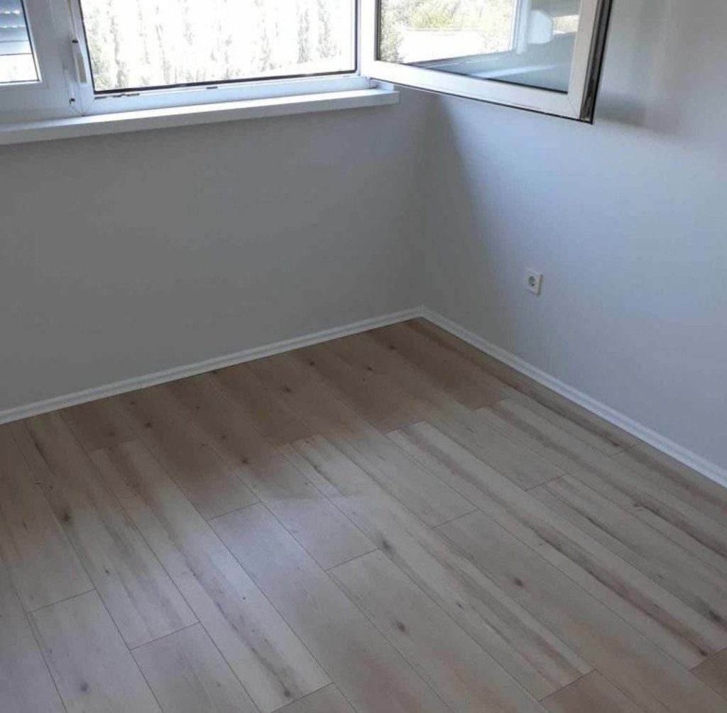 Laminalt-parketta-lerakas festo Zuglo